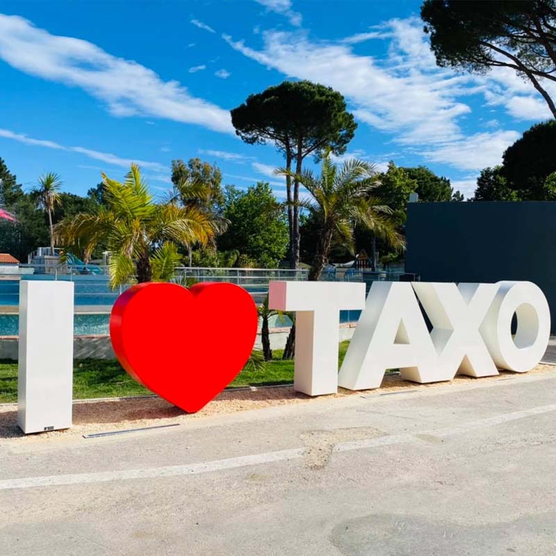 Lettres 3D fixée au sol