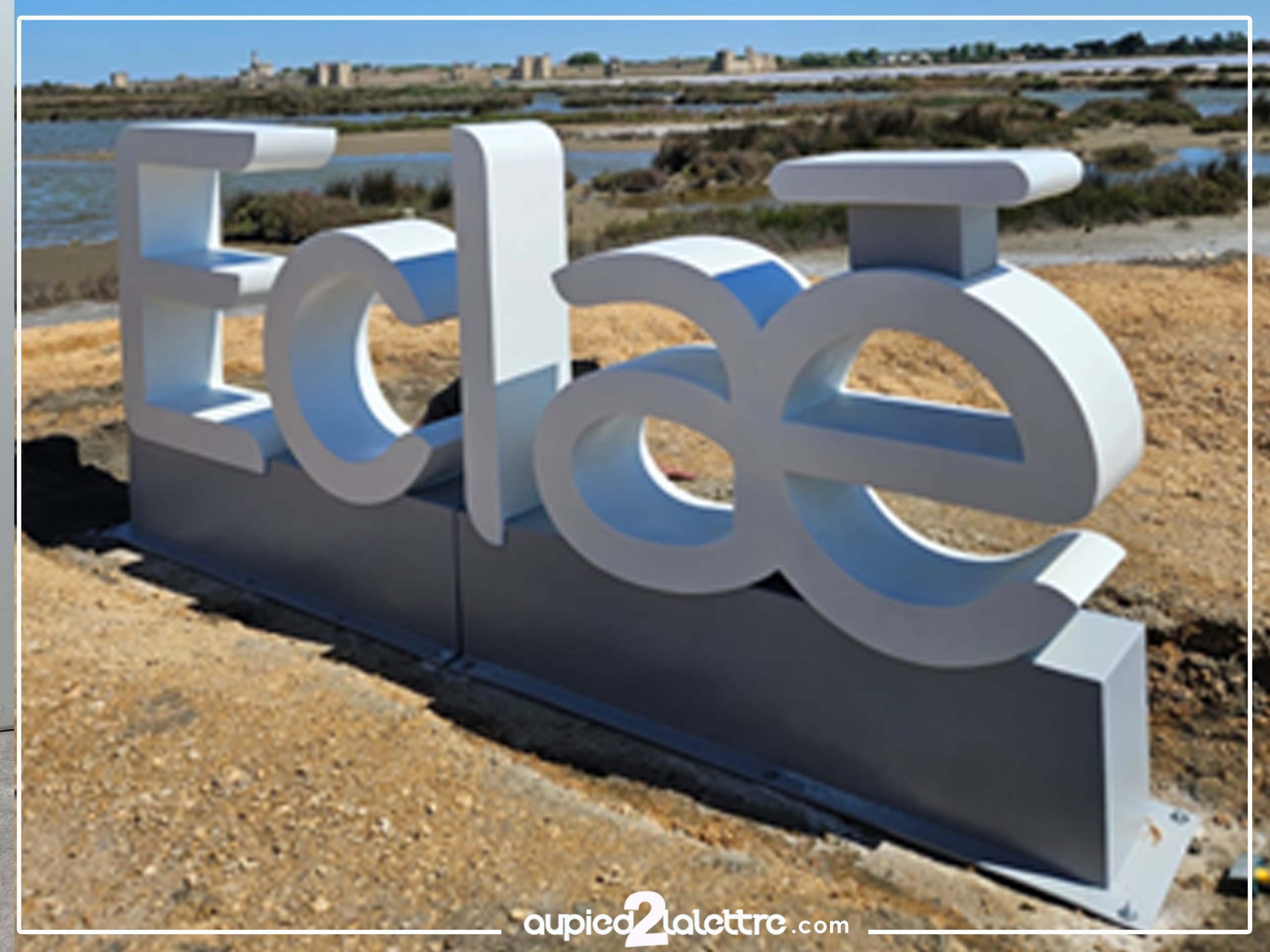 Lettre-géante en résine