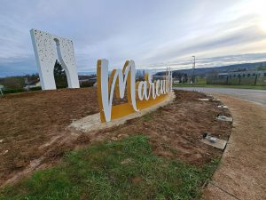 Lettres géantes rond-point Mareuil le Port