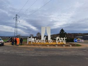 Lettres géantes rond-point Mareuil le Port