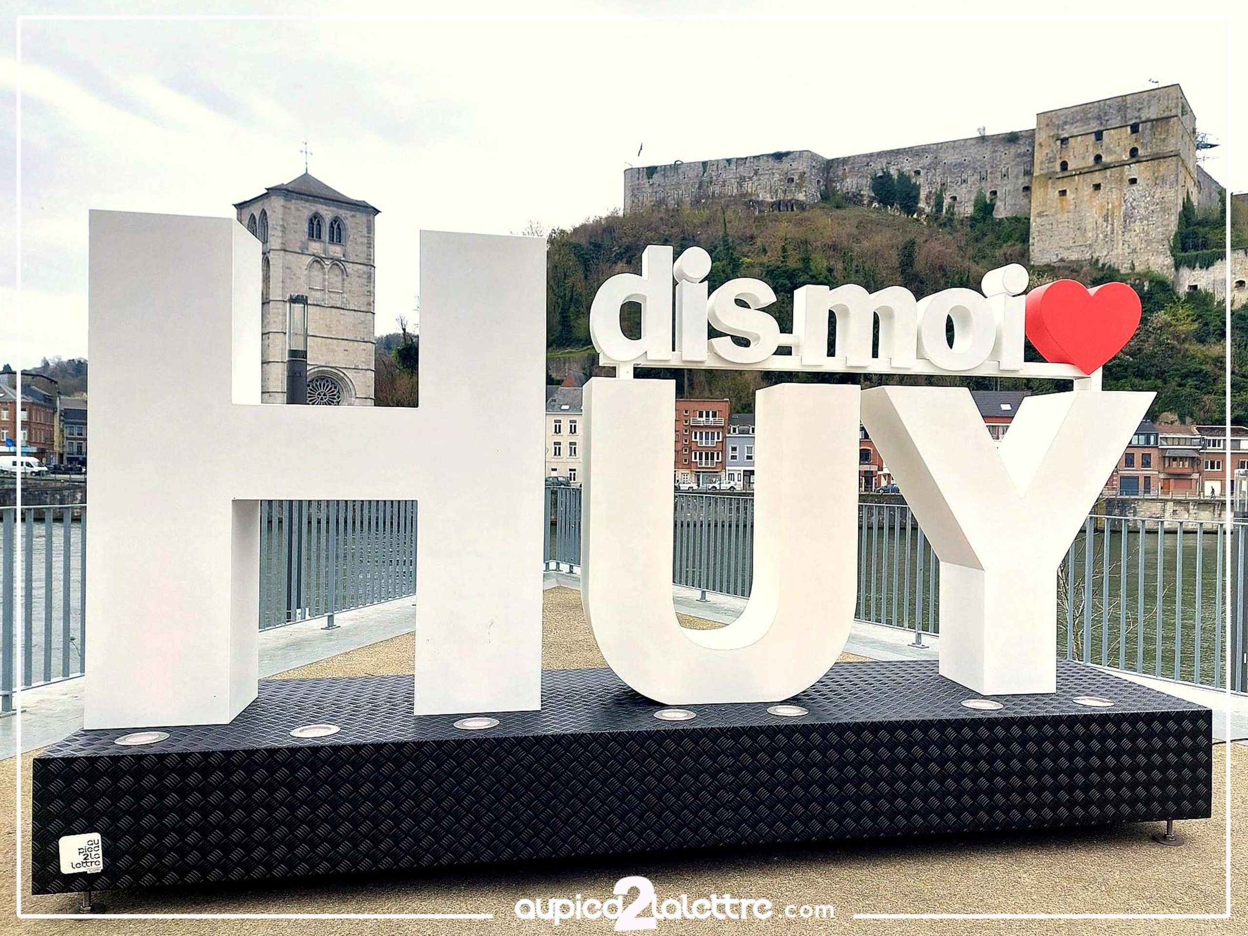 Lettres monumentales à Huy : fabrication et impact XXL