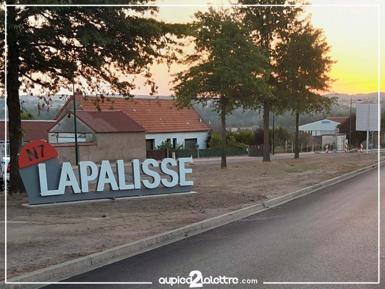 Lettrage bord de route LA PALISSE